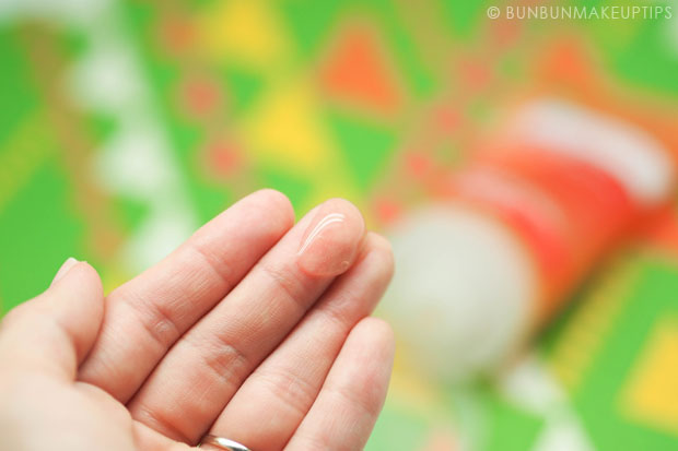 Garnier Gel Scrub on fingers