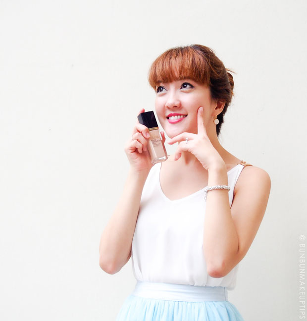 Estee-Lauder-Futurist-Aqua-Brilliance-Foundation-Review_11