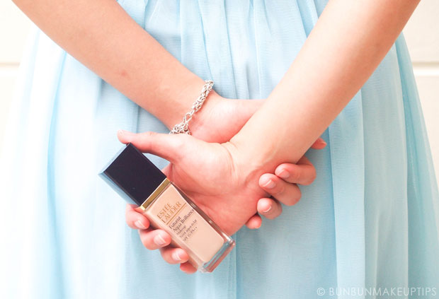 Estee-Lauder-Futurist-Aqua-Brilliance-Foundation-Review_12