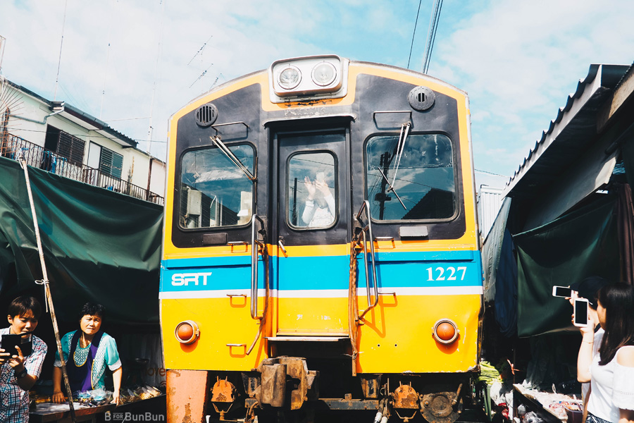 maeklong-railway-market-train-schedule_11