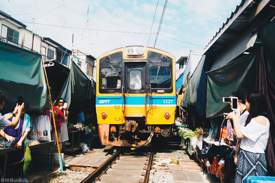 maeklong-railway-market-train-schedule_12