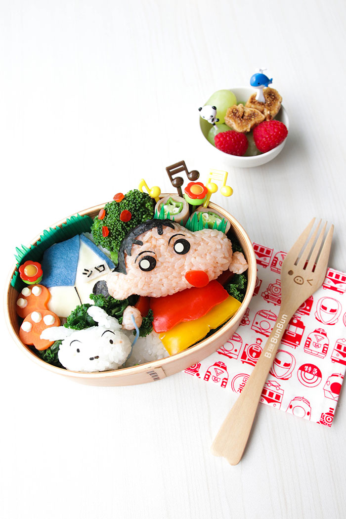Make a healthy and colorful bento lunch to make eating nutritious food fun for your child! The young at heart will love it too! Full tutorial on: BforBunBun.com #foodart #lunchboxidea #healthyeating